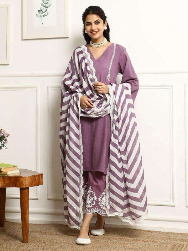 Fresh & Floral ? XXL Cotton Dress with Stunning Embroidery & Prints(M) - Image 4